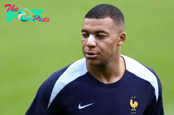 Mbappé was seen with both protective tape and a mask in the days prior to the game against the Netherlands.