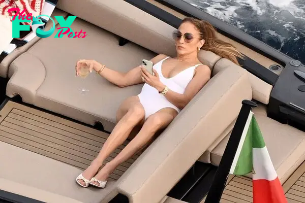 Jennifer Lopez white bikini