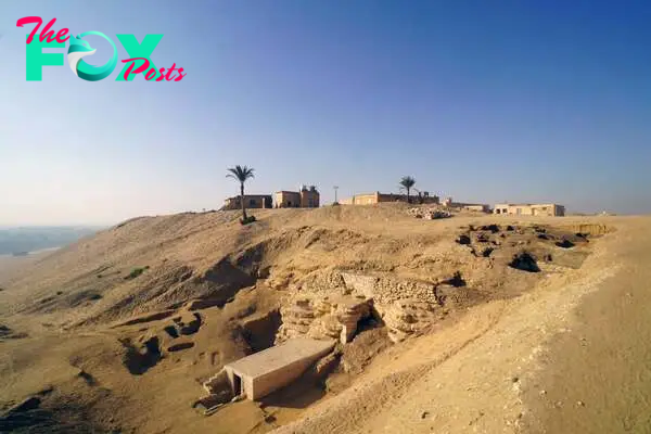 Egyptian-Japanese archaeological team makes new finds in Saqqara