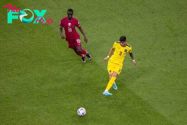 DOHA, QATAR - Sunday, November 20, 2022: Ecuador's Piero Hincapié (R) and Qatar's Almoez Ali during the opening game of the FIFA World Cup Qatar 2022 Group A Qatar against Ecuador at the Al Bayt Stadium. Ecuador won 2-0. (Pic by David Rawcliffe/Propaganda)