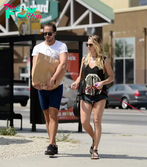 Margot Robbie and Tom Ackerley walk back to their car after breakfast.