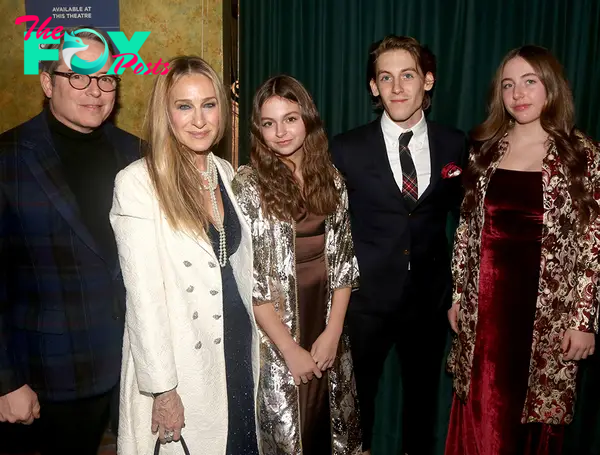 Sarah Jessica Parker, Matthew Broderick, son and twin daughters