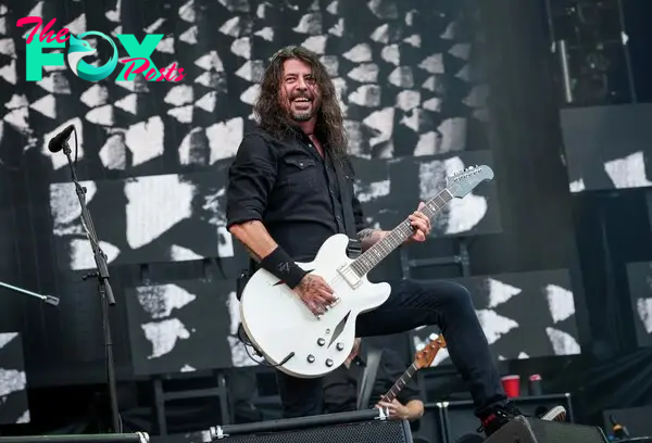  Dave Grohl of The Foo Fighters performs on stage at London Stadium