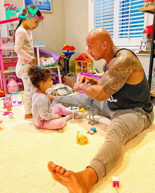 Dwayne Johnson and daughters
