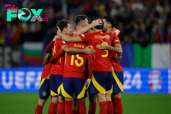 Los jugadores de la Selección española celebran su victoria contra Italia.