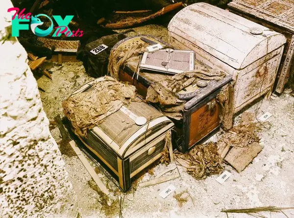 Chests inside the treasury, ca.1923. Image courtesy of Griffith Institute, University of Oxford, colourised by Dynamichrome