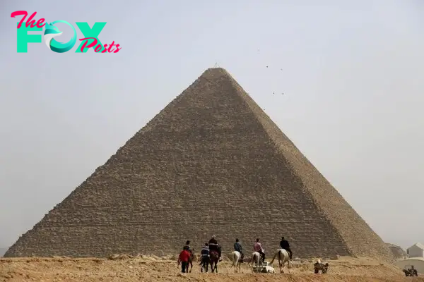 Image: Giza Pyramids in Egypt