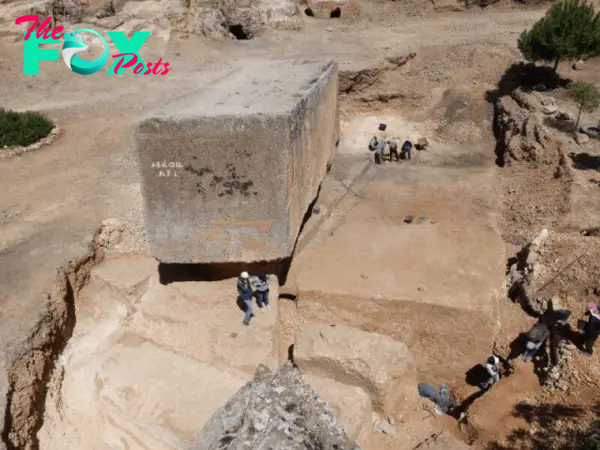 Debunking the Viral Image of the Massive "Egyptian Pyramid" Stone! - Fact Crescendo Sri Lanka English | The leading fact-checking website