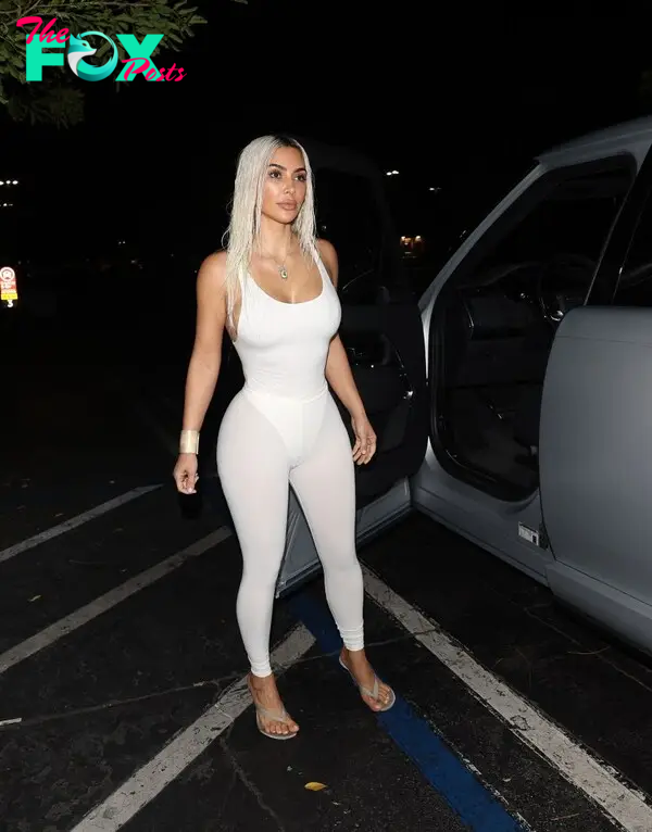 Kim Kardashian with blond hair. 