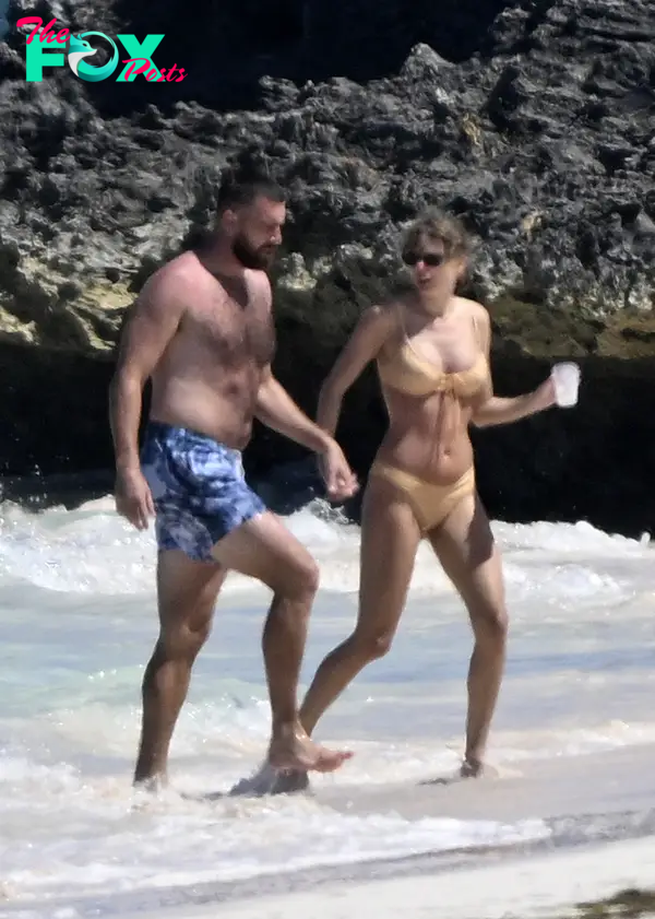 Travis Kelce and Taylor Swift holding hands