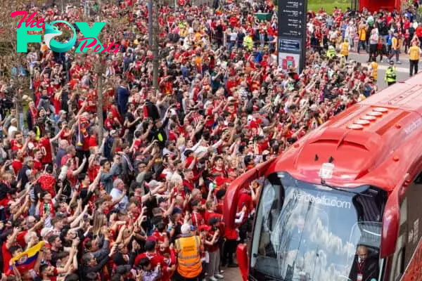 LIVERPOOL, ENGLAND - Sunday, May 5, 2024: Liverpool supporters greet the team bus as it arives before the FA Premier League match between Liverpool FC and Tottenham Hotspur FC at Anfield. Liverpool won 4-2. (Photo by Ryan Brown/Propaganda)