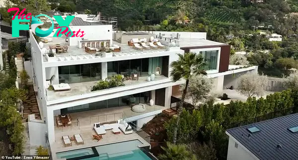 Los Angeles-Ƅased entrepreneur Ori Bytton opened the doors of his Bel Air lair to YouTuƄer Enes Yilмazer