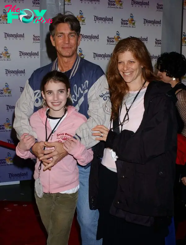 Eric Roberts with Emma Roberts and wife Eliza on the red carpet.