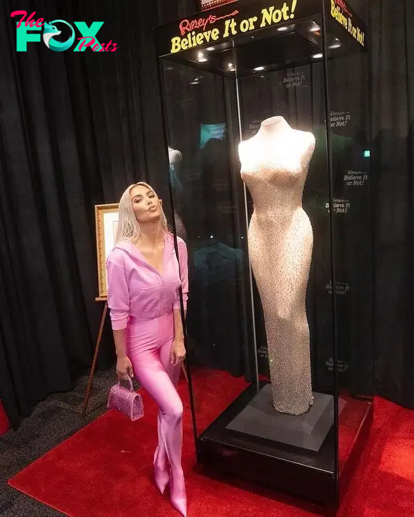 Kim Kardashian with Marilyn Monroe's dress