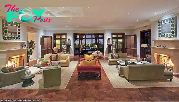 Let мe entertain you: A spacious liʋing area proʋides an ideal space for the new owner to entertain guests