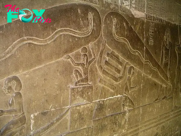Conspiracy theorists claim hieroglyphs show ancient Egyptians with 'light bulbs' 4,000 years ago | The Sun