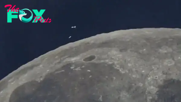 Video in broad daylight captures UFO flying on other side of moon