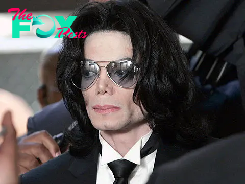 Michael Jackson\'s face and skin, 