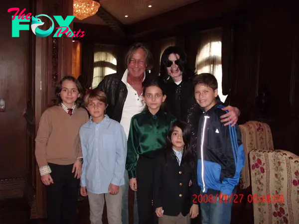 Michael Jackson posing with his kids.