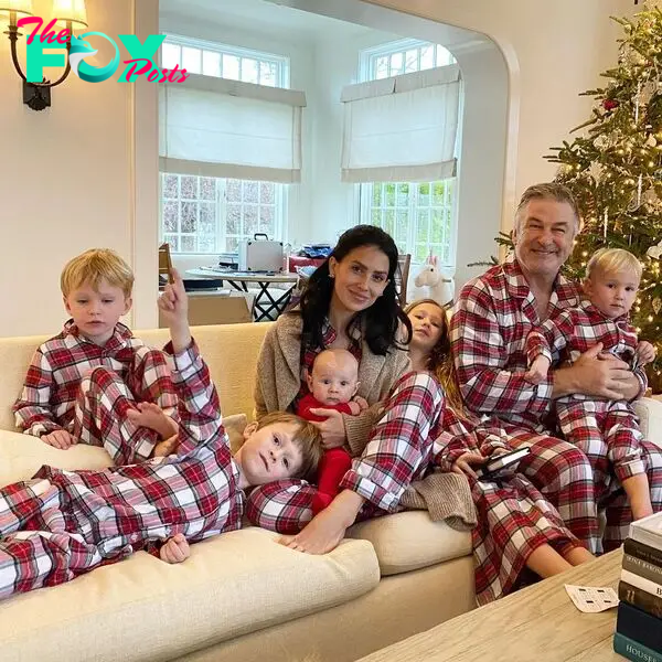 Hilaria and Alec Baldwin with their 7 children.