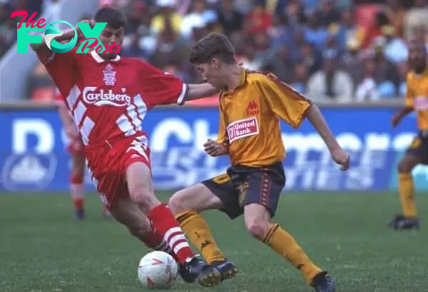 JOHANNESBURG, REPUBLIC OF SOUTH AFRICA - Sunday, May 29, 1994: Liverpool's Phil Charnock in action against the Iwisa Kaizer Chiefs during the United Bank Soccer Festival friendly match at Ellis Park Stadium. (Pic by David Rawcliffe/Propaganda)