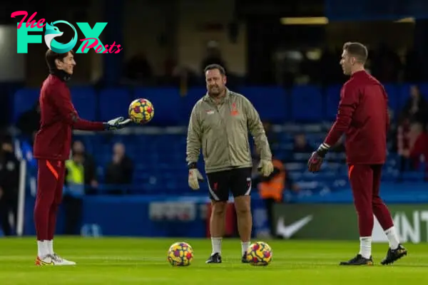 LONDON, ENGLAND - Sunday, January 2, 2022: Liverpool's goalkeeping coach Mark Morris (C) with goalkeepers Marcelo Pitaluga (L) and Adrián San Miguel del Castillo (R) during the FA Premier League match between Chelsea FC and Liverpool FC at Stamford Bridge. (Pic by David Rawcliffe/Propaganda)