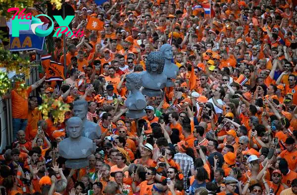 The song has become a sensation and can be heard on every German street where the Dutch national team plays at and it doesn’t seem it will stop.