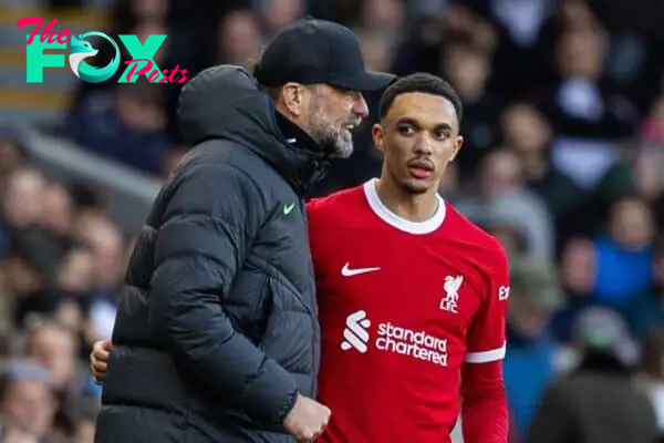 LONDON, ENGLAND - Sunday, April 21, 2024: Liverpool's manager Jürgen Klopp embraces Trent Alexander-Arnold during the FA Premier League match between Fulham FC and Liverpool FC at Craven Cottage. Liverpool won 3-1. (Photo by David Rawcliffe/Propaganda)