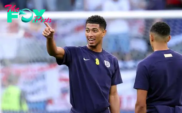 Dortmund (Germany), 10/07/2024.- Jude Bellingham of England during the pitch inspection ahead of the UEFA EURO 2024 semi-finals soccer match between Netherlands and England, in Dortmund, Germany, 10 July 2024. (Alemania, Países Bajos; Holanda) EFE/EPA/FRIEDEMANN VOGEL
