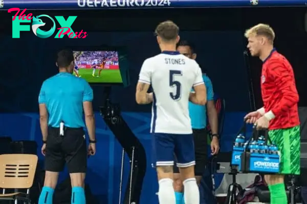 DORTMUND, GERMANY - Wednesday, July 10, 2024: Referee Felix Zwayer checks the VAR monitor before awarding a penalty to England during the UEFA Euro 2024 Semi-Final match between Netherlands and England at the Westfalenstadion. (Photo by David Rawcliffe/Propaganda)