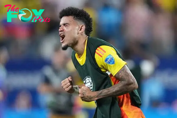 CHARLOTTE, NORTH CAROLINA - JULY 10: Luis Diaz of Colombia celebrates the team's progression to the finalduring the CONMEBOL Copa America 2024 semifinal match between Uruguay and Colombia at Bank of America Stadium on July 10, 2024 in Charlotte, North Carolina.   Grant Halverson/Getty Images/AFP (Photo by GRANT HALVERSON / GETTY IMAGES NORTH AMERICA / Getty Images via AFP)