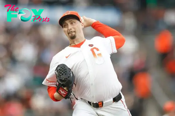 SAN FRANCISCO, CALIFORNIA - JULY 09: Blake Snell #7 of the San Francisco Giants pitches in the top of the first inning against the Toronto Blue Jays at Oracle Park on July 09, 2024 in San Francisco, California.   Lachlan Cunningham/Getty Images/AFP (Photo by Lachlan Cunningham / GETTY IMAGES NORTH AMERICA / Getty Images via AFP)
