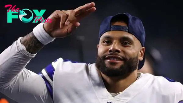 One former Dallas Cowboys player seems to think that the team is hiding the truth about Dak Prescott’s ankle issues after the QB brushed it off as nothing.