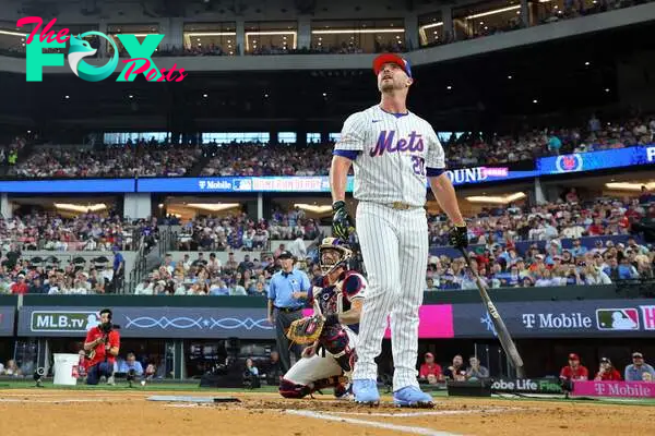 ARLINGTON, TEXAS - JULY 15: Pete Alonso #20 of the New York Mets follows the ball during the T-Mobile Home Run Derby at Globe Life Field on July 15, 2024 in Arlington, Texas.   Stacy Revere/Getty Images/AFP (Photo by Stacy Revere / GETTY IMAGES NORTH AMERICA / Getty Images via AFP)