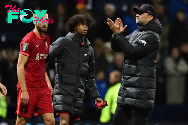 PRESTON, ENGLAND - Wednesday, October 27, 2021: Liverpool's manager Jürgen Klopp applauds the supporters as Nathaniel Phillips and Harvey Blair look on after the English Football League Cup 4th Round match between Preston North End FC and Liverpool FC at Deepdale. (Pic by David Rawcliffe/Propaganda)