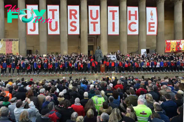 LIVERPOOL, ENGLAND - Wednesday, April 27, 2016: Thousands of people gather outside Liverpool's St George's Hall in remembrance of the 96 victims who died at the Hillsborough disaster, a day after after a two-year long inquest court delivered a verdict of unlawful killing. (Pic by Propaganda)