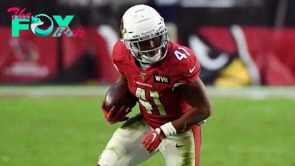 Following almost a decade in the NFL, the veteran running back has decided to hang up his cleats and with that, we take a look back at Kenyan Drake’s career.