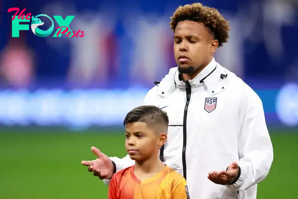 ATLANTA, GEORGIA - JUNE 27: Weston McKennie of United States prays as he lines up prior to the CONMEBOL Copa America USA 2024 Group C match between Panama and United States at Mercedes-Benz Stadium on June 27, 2024 in Atlanta, Georgia.   Hector Vivas/Getty Images/AFP (Photo by Hector Vivas / GETTY IMAGES NORTH AMERICA / Getty Images via AFP)