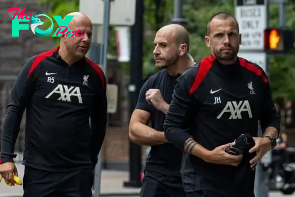 PITTSBURGH - Tuesday, July 23, 2024: Liverpool's head coach Arne Slot (L) and assistant coach John Heitinga return to the team hotel after the team's second training session of the day on day one of the club's pre-season tour of the USA. (Photo by David Rawcliffe/Propaganda)