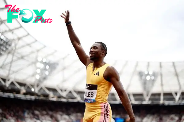 USA's Noah Lyles celebrates after winning the Men's 100m event during the IAAF Diamond League athletics meeting at the London stadium in London on July 20, 2024. (Photo by BENJAMIN CREMEL / AFP)