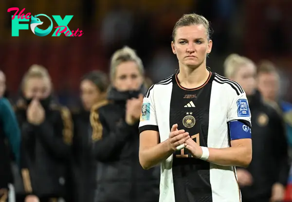 Brisbane (Australia), 03/08/2023.- Alexandra Popp of Germany reacts following the FIFA Women's World Cup 2023 soccer match between South Korea and Germany at Brisbane Stadium in Brisbane, Australia, 03 August 2023. Germany did not qualifiy for the knockout stage. (Mundial de Fútbol, Alemania, Corea del Sur) EFE/EPA/DARREN ENGLAND AUSTRALIA AND NEW ZEALAND OUT EDITORIAL USE ONLY
