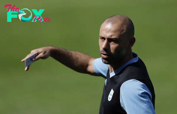 Paris 2024 Olympics - Football - Men's Argentina Training - Auguste Dury - Saint-Etienne - July 23, 2024. Javier Mascherano coach of Argentina during training. REUTERS/Thaier Al-Sudani