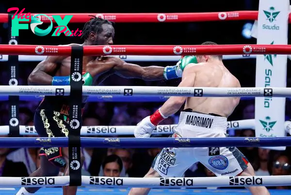 LOS ANGELES, CALIFORNIA - AUGUST 3: Terence Crawford throws a left punch to Israel Madrimov during the 11th round of the WBA junior middleweight title bout at BMO Stadium on August 3, 2024 in Los Angeles, California.   Kevork Djansezian/Getty Images/AFP (Photo by KEVORK DJANSEZIAN / GETTY IMAGES NORTH AMERICA / Getty Images via AFP)