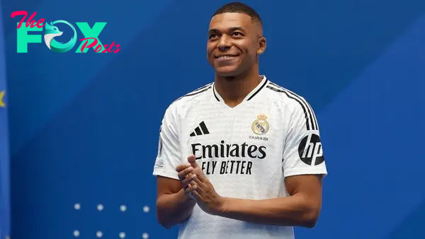 MADRID, 16/07/2024.- Presentación del francés Kylian Mbappé como nuevo jugador del club, este martes, en el estadio Santiago Bernabéu de Madrid. Mbappé ha firmado este martes el contrato que le une al conjunto blanco para las próximas cinco temporadas. EFE/Chema Moya