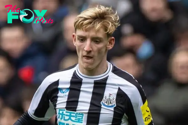 MANCHESTER, ENGLAND - Saturday, March 4, 2023: Newcastle United's Anthony Gordon during the FA Premier League match between Manchester City FC and Newcastle United FC at the City of Manchester Stadium. Man City won 2-0. (Pic by David Rawcliffe/Propaganda)