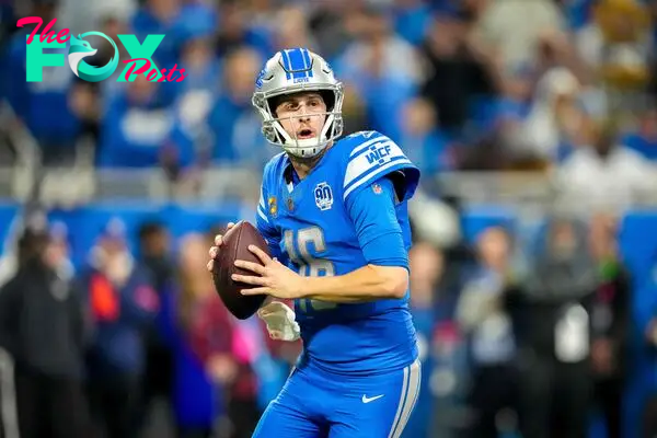 DETROIT, MICHIGAN - JANUARY 21: Jared Goff #16 of the Detroit Lions passes the ball against the Tampa Bay Buccaneers at Ford Field on January 21, 2024 in Detroit, Michigan.   Nic Antaya/Getty Images/AFP (Photo by Nic Antaya / GETTY IMAGES NORTH AMERICA / Getty Images via AFP)