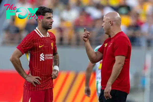 PITTSBURGH - Friday, July 26, 2024: Liverpool's head coach Arne Slot (R) and Dominik Szoboszlai during a pre-season friendly match between Liverpool and Real Betis Balompié at the Acrisure Stadium on day three of the club's pre-season tour of the USA. (Photo by David Rawcliffe/Propaganda)