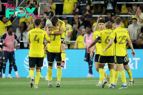 COLUMBUS, OHIO - AUGUST 21: Diego Rossi #10 of the Columbus Crew celebrates his second goal with Christian Ram�rez #17 in the first half during the semifinals of the Leagues Cup against the Philadelphia Union at Lower.com Field on August 21, 2024 in Columbus, Ohio.   Kirk Irwin/Getty Images/AFP (Photo by Kirk Irwin / GETTY IMAGES NORTH AMERICA / Getty Images via AFP)