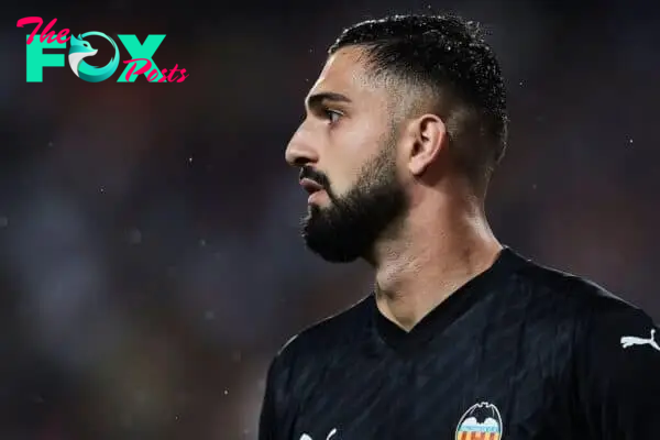 2T3M9BX Giorgi Mamardashvili of Valencia CF looks on during the LaLiga EA Sports match between Valencia CF and Cadiz CF at Estadio Mestalla on October 23, 20 (saolab / Alamy Stock Photo)