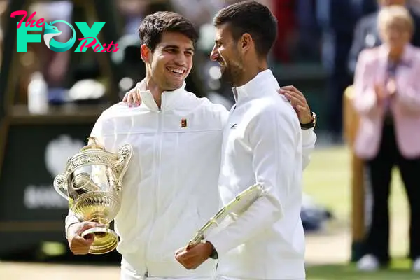 Wimbledon (United Kingdom), 14/07/2024.- Carlos Alcaraz of Spain (L) celebrates with his trophy after winning the Men's final against Novak Djokovic of Serbia (with his runner-up trophy) at the Wimbledon Championships, Wimbledon, Britain, 14 July 2024. (Tenis, España, Reino Unido) EFE/EPA/TOLGA AKMEN EDITORIAL USE ONLY
